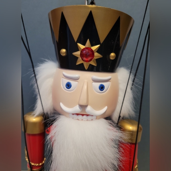 Telco 2001 Animated Musical Nutcracker Marionette Red Christmas Decor - Picture 4 of 10